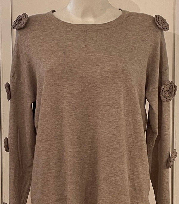 Maglione con fiori su braccia art.8656