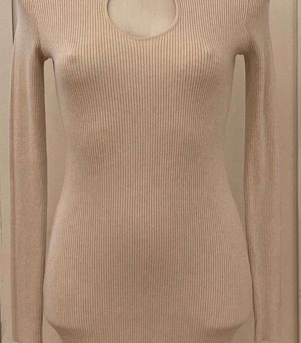 Vestito con un buco su centrale art.8217