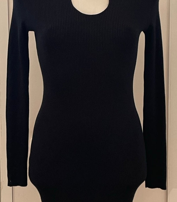 Vestito con un buco su centrale art.8217