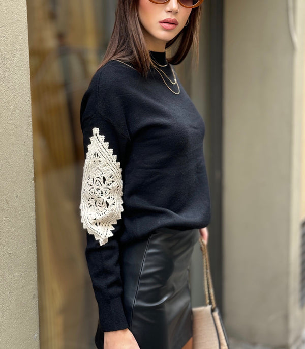 Maglia con ricami  sulle maniche art,8663